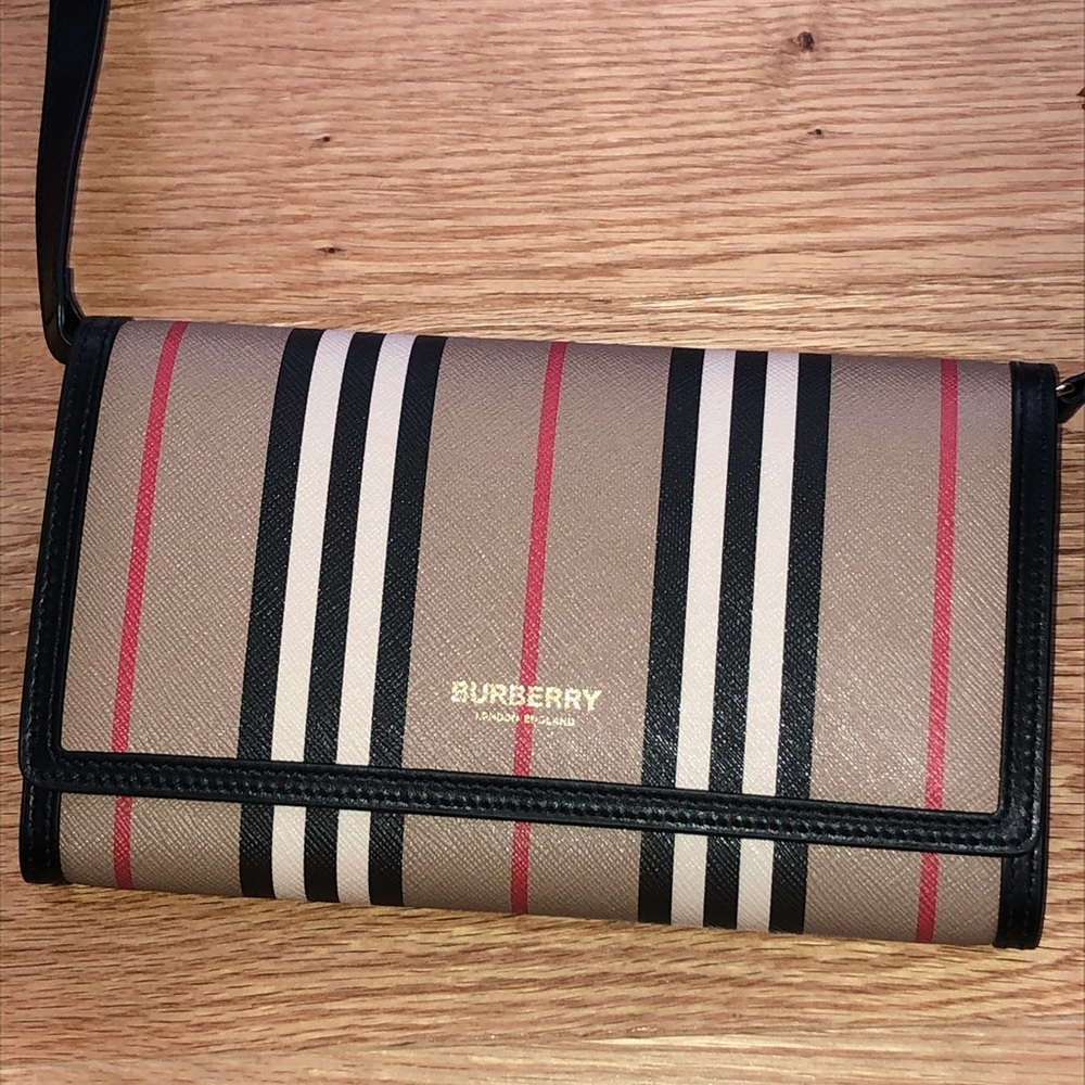 Burberry clutch/crossbody
